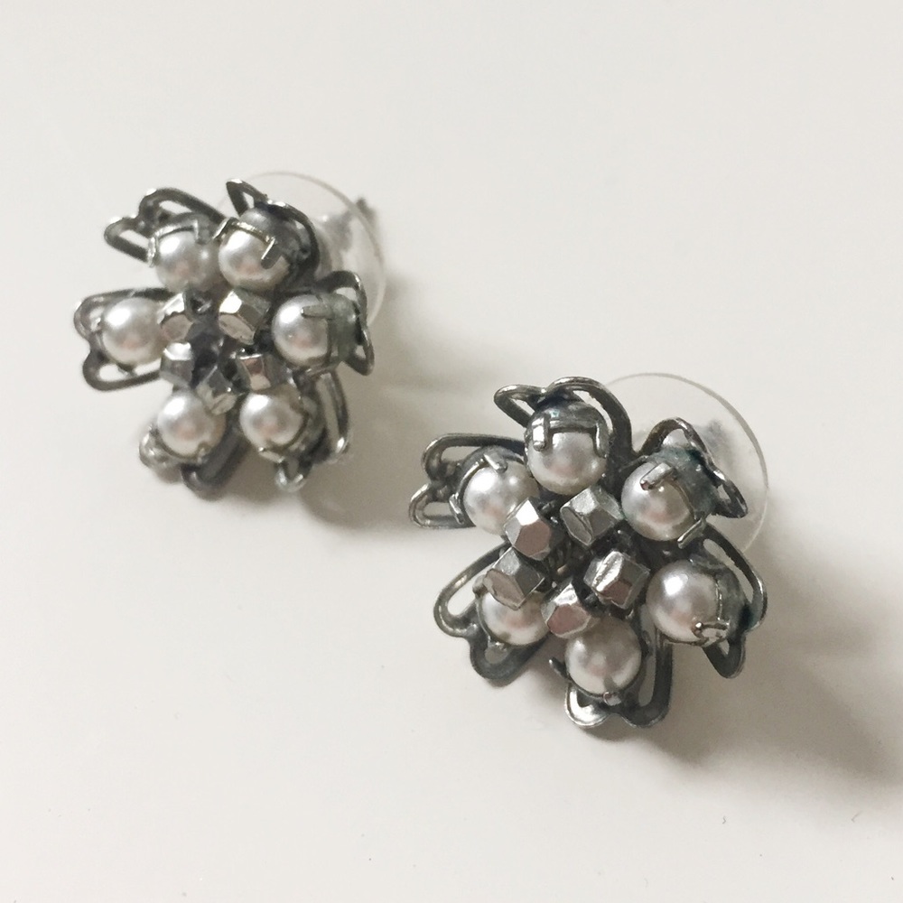 Beautiful Vintage looking Stud Earrings 🥀